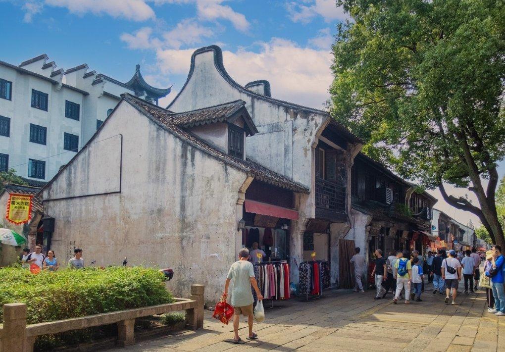 恋爱俩年分手后 我还是爱她 已经三年，，我是不是很贱游戏画面